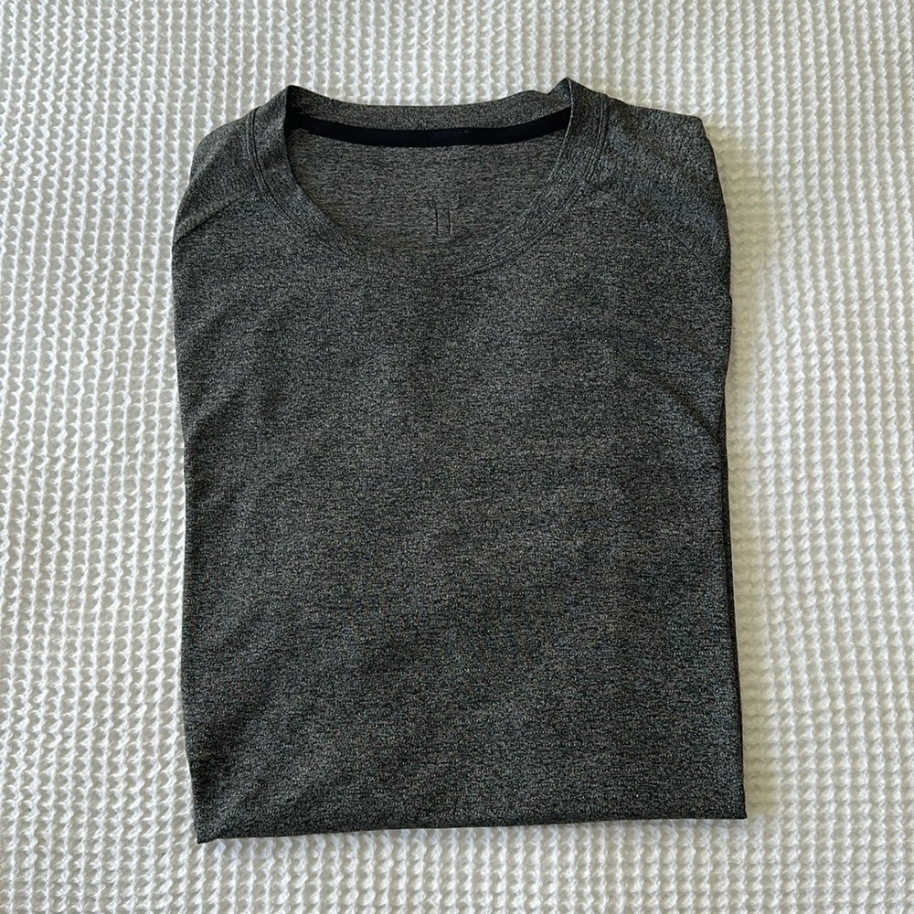 Lululemon Drysense Training Short Sleeve - Black / Rhino Grey - Size Large